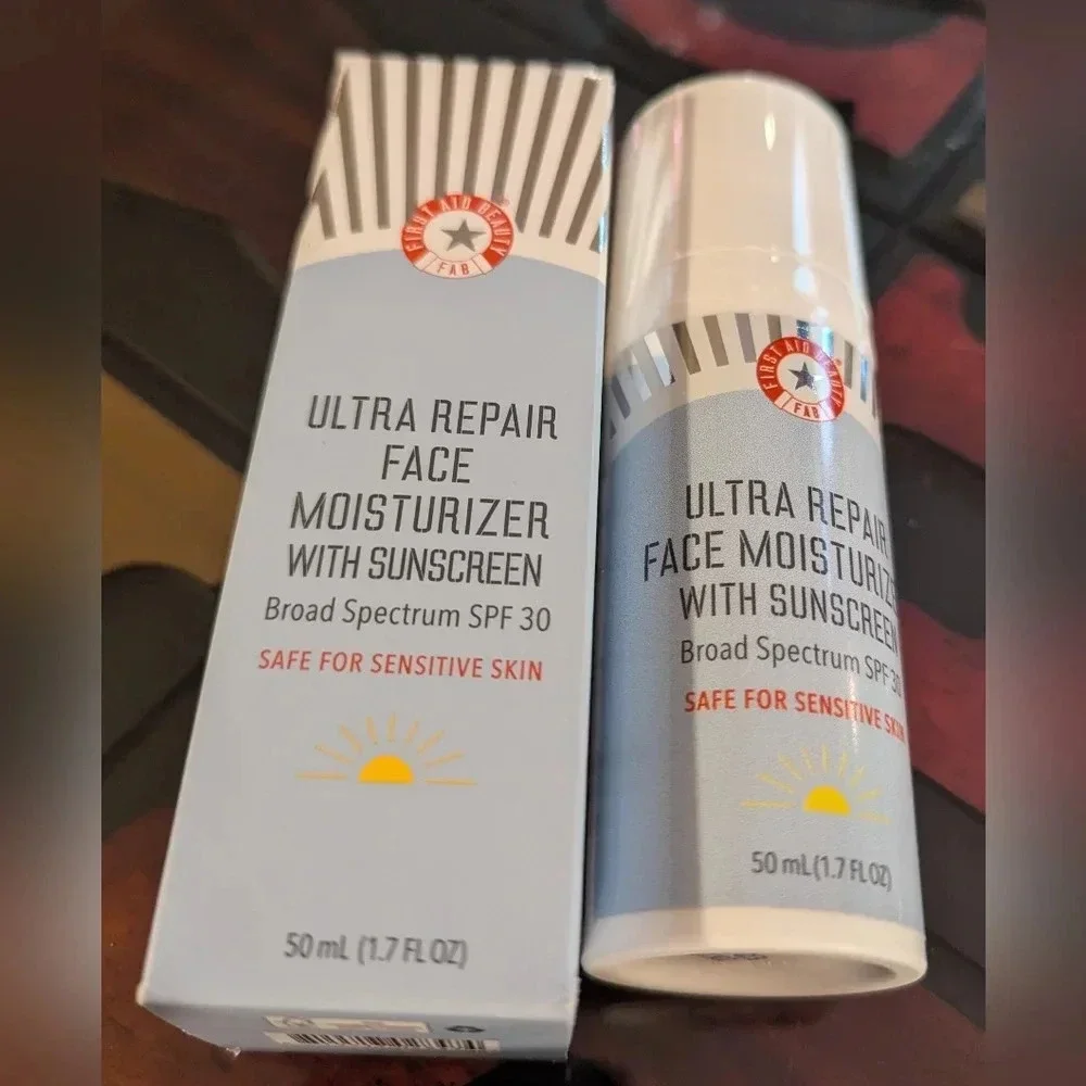 NIB First Aid Beauty Ultra Repair Face Moisturizer with Sunscreen 1.7 floz